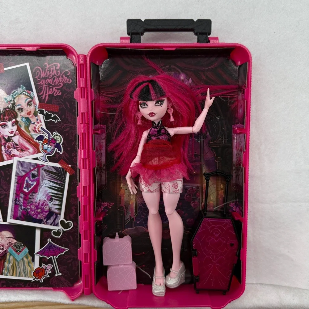 Monster High Draculaura Doll Travel Case Playset Pink Coffin Suitcase JDR50